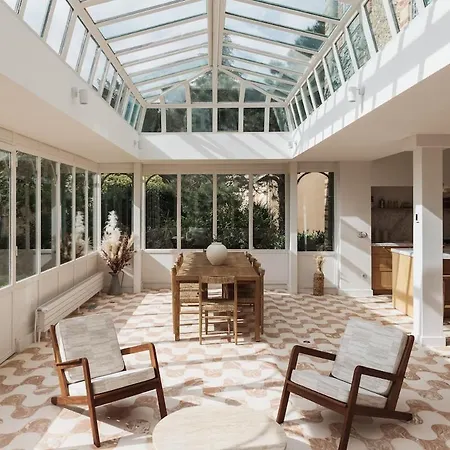 Villa Master House With French Garden