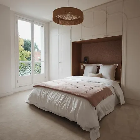 Master House With French Garden Lagny